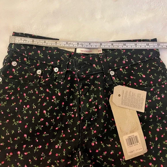 Levi’s Mid-length Shorts - Picture 3 of 5